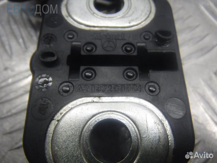 Петля двери mercedes W211 s1109491