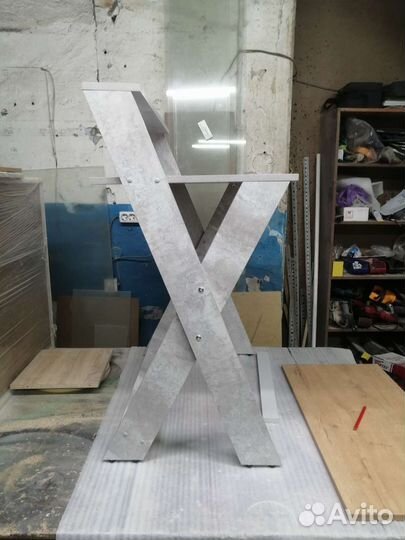 Стол приставной