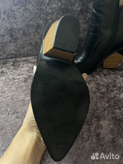 Продам женские ботинки