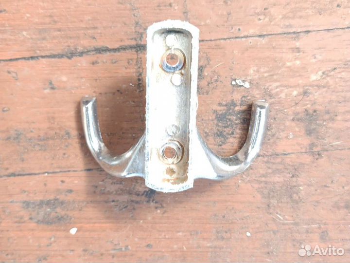 Двухрожковые крючки для вешалки.15х120