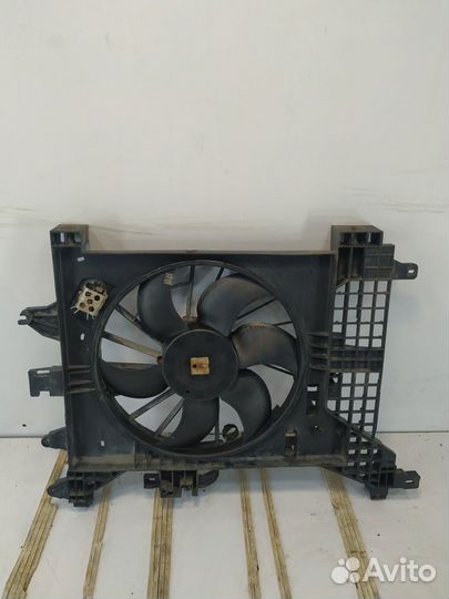 Renault duster 2л Диффузор Вентилятор