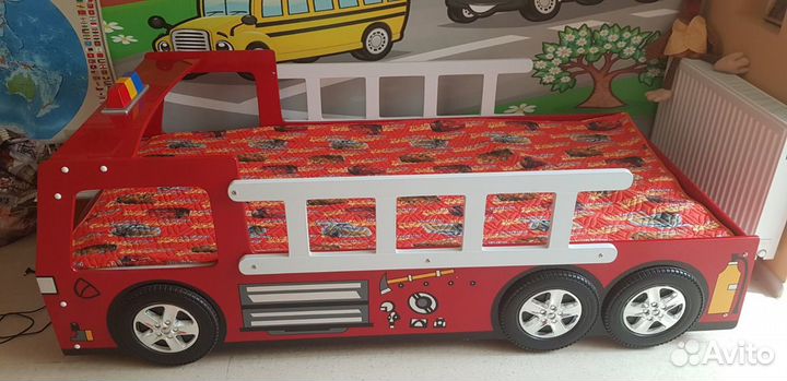Детская кровать машинка