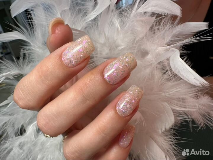 Модель на маникюр