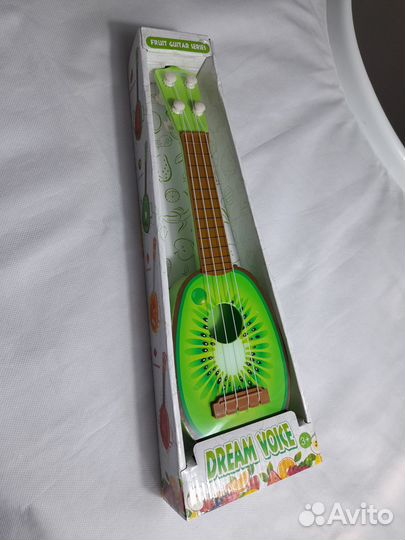 Укулеле(гитара) с ярким дизайном Киви