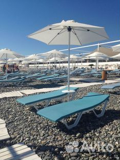 Пляжные атрибуты (чехлы, лежаки, купола зонтов)