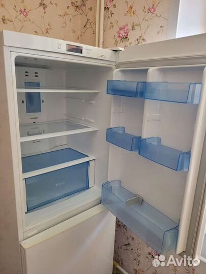 Отличный LG GA-B359 (NoFrost-морозилка)