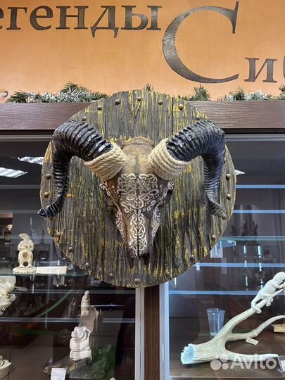 Резной череп барана