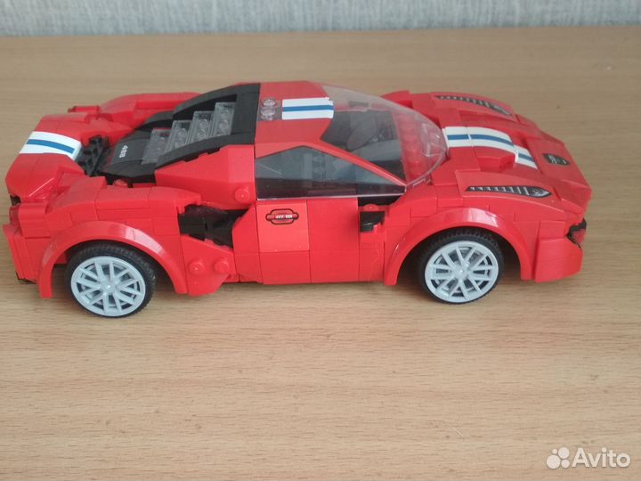 Лего машина Феррари на пульте управления