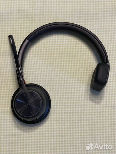 Профессиональная гарнитура Poly Voyager 4310