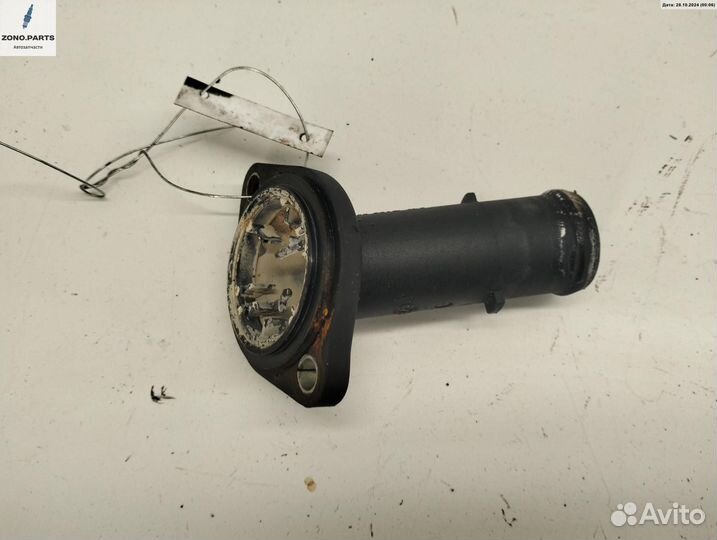 Корпус термостата 045121121A на Skoda Fabia mk2 (5J)