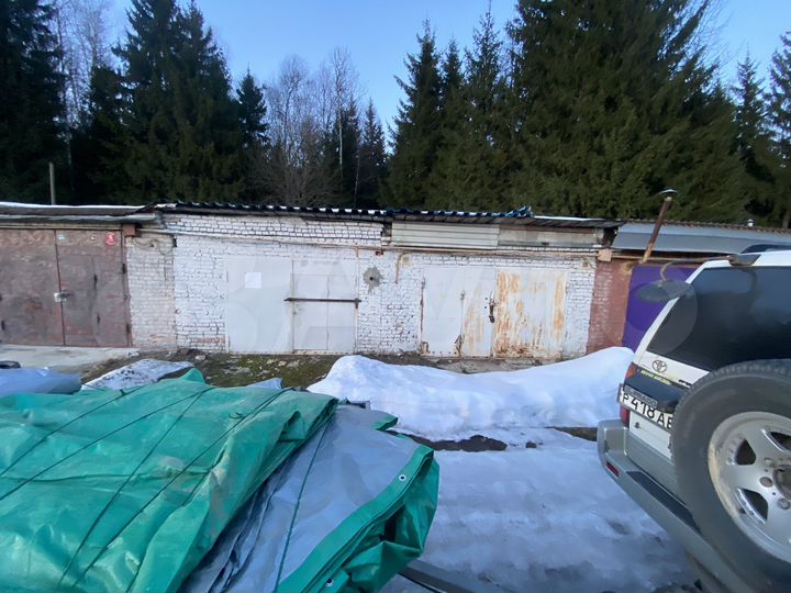 Гараж, > 30 м²