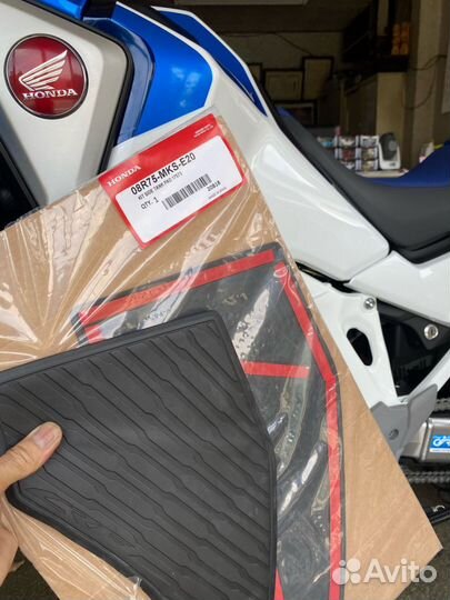 Защитные накладки большие CRF1100L Africa Adventur