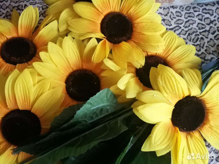 Искусственные цветы подсолнухи