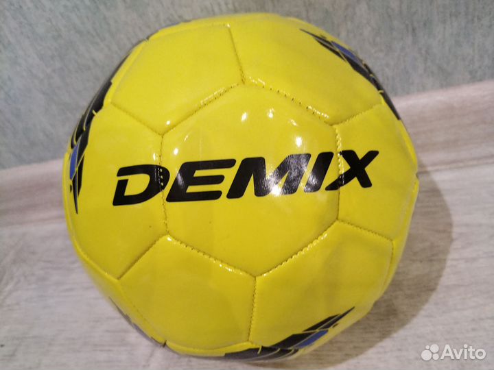 Футбольный мяч Demix, желто-черный
