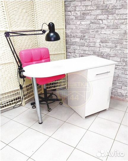 Маникюрный стол