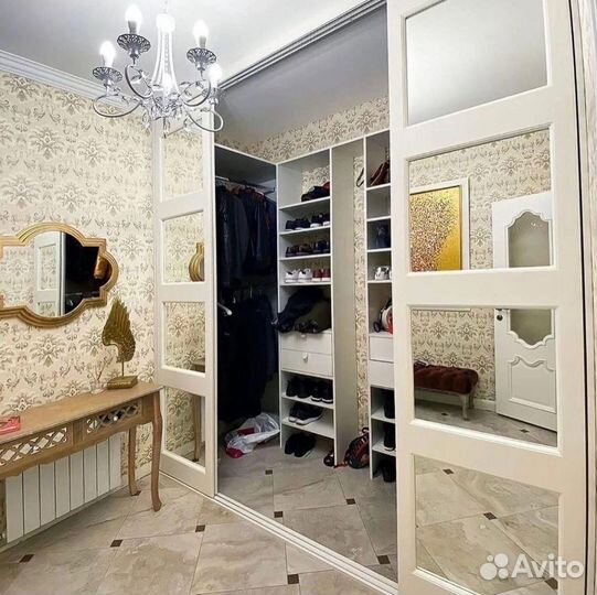 Белый шкаф
