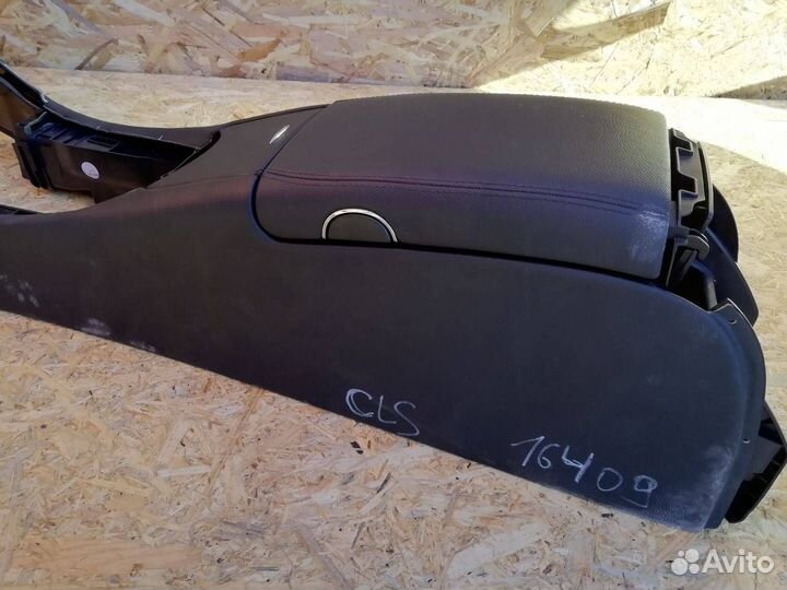 Консоль салона (центральная часть) Mercedes-Benz