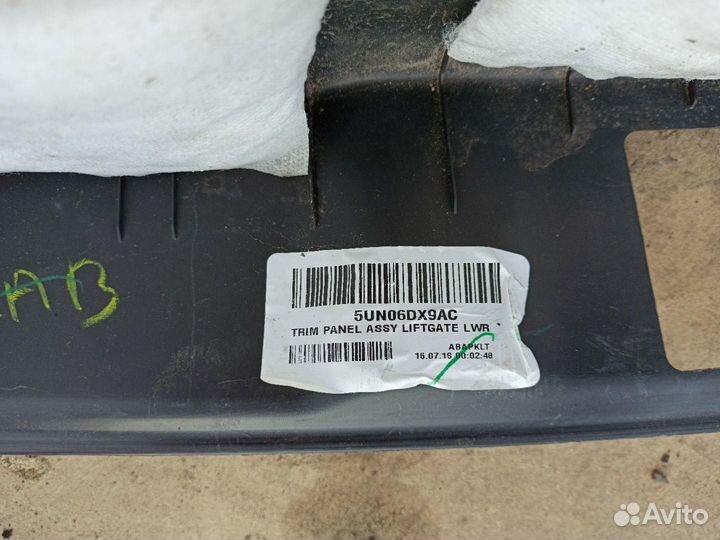 Обшивка крышки багажника Jeep Compass 2 2018