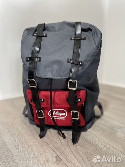 Туристический рюкзак от компании М. видео. Новый
