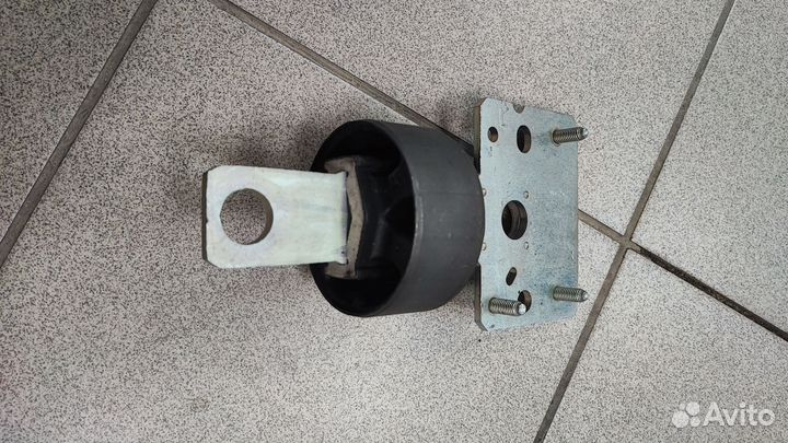 Сайлентблок заднего рычага 