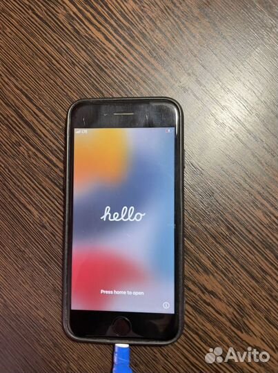 Телефон iPhone 8