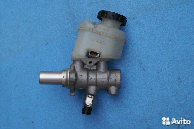 Infiniti FX (S50) 2003-2007г бачок тормозной