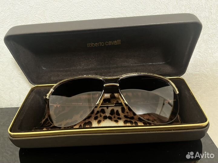Солнцезащитные очки Roberto Cavalli