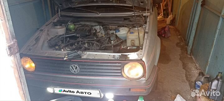 Volkswagen Golf 1.6 МТ, 1987, битый, 300 000 км