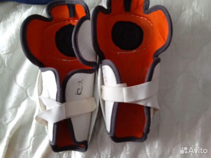 Хоккейные наколенники детские 9