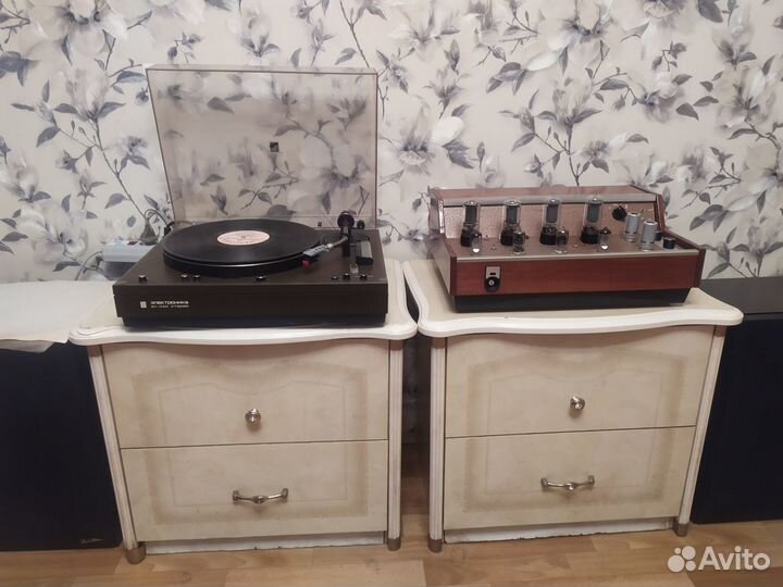 Виниловый проигрыватель и ламповый усилитель