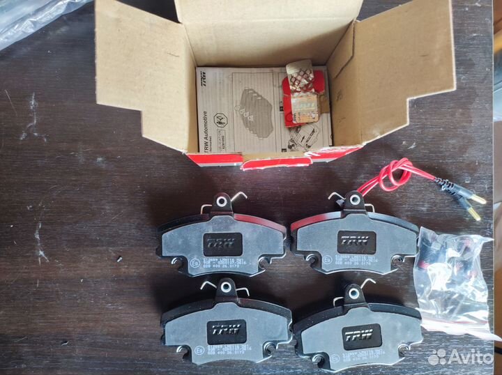 Колодки тормозные передние TRW GDB400