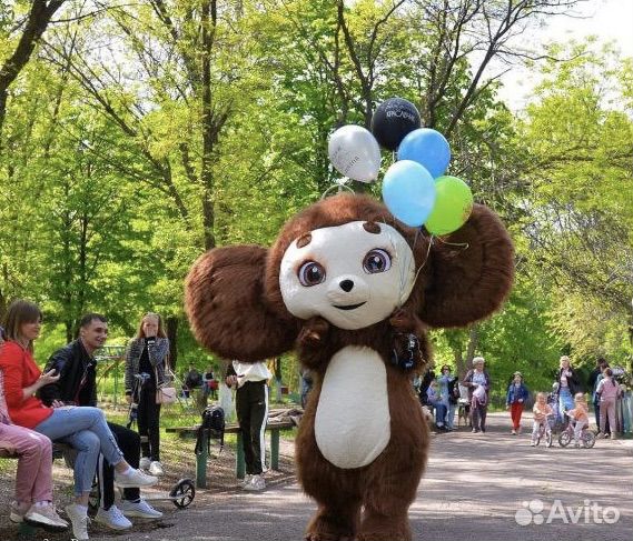 Мишка белый ростовая кукла и чебурашка