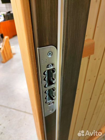 Дверь входная деревянная утепленная