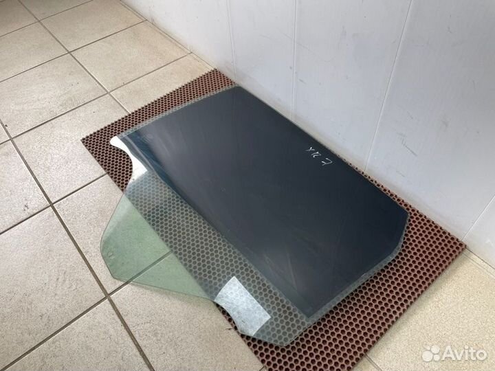 Стекло двери заднее левое LADA X-Ray