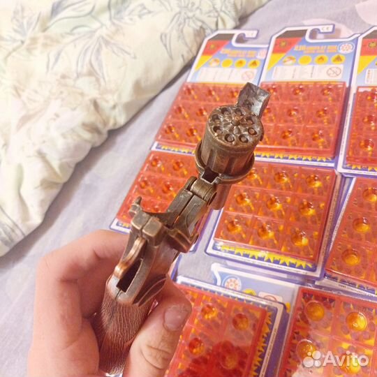 Пистолет на пистонах железный