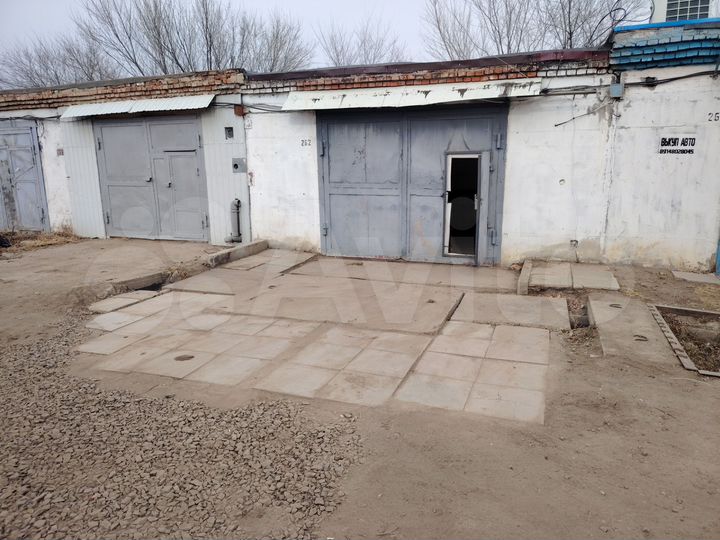 Гараж, > 30 м²