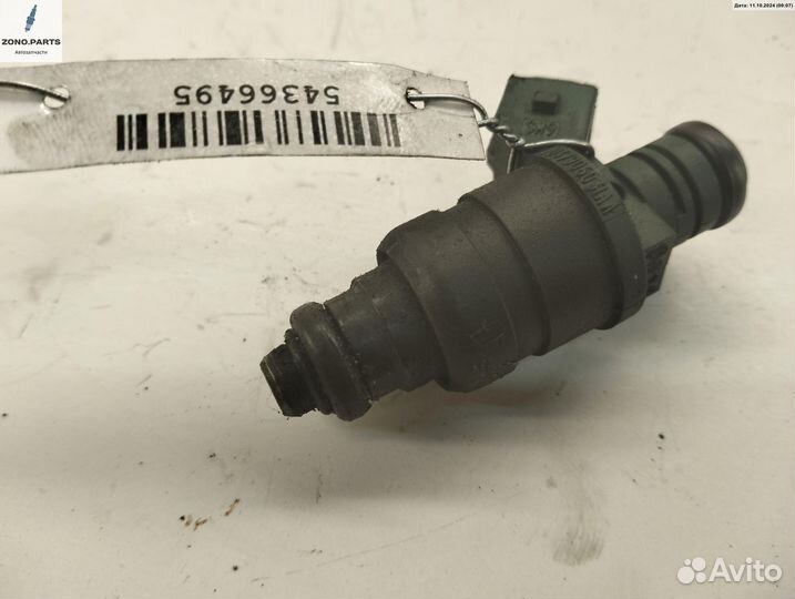 Форсунка топливная 037906031AA на Volkswagen Bora