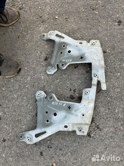 Кронштейн фары Porsche Cayenne 958 рестайлинг