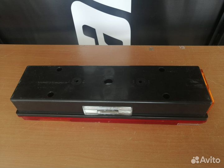 Задний фонарь mercedes-benz sprinter 1995 83840606