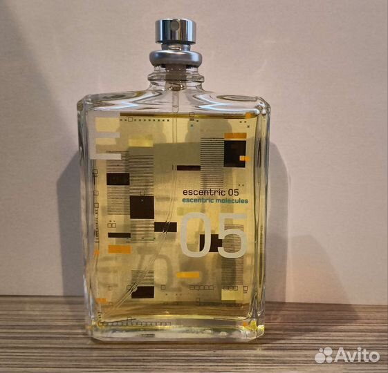 Escentric Molecules
