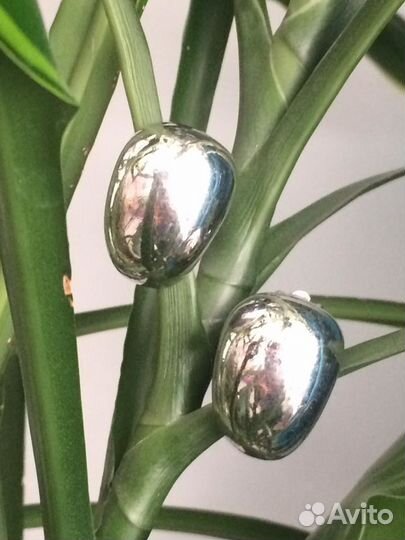 Клипсы, маркировка 1976 Givenchy, Paris New York