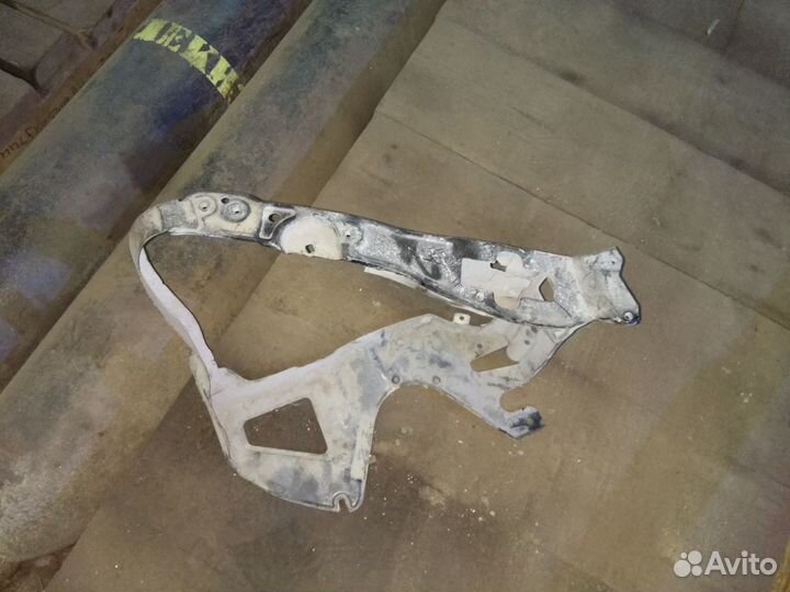 Кронштейн фары mercedes w220 правый