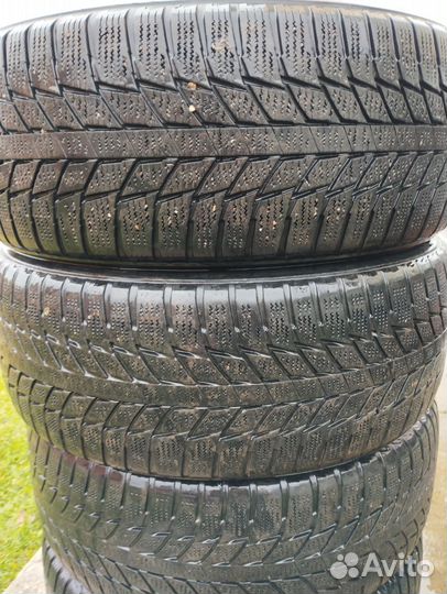 Triangle Snowlink TWT02 215/50 R17