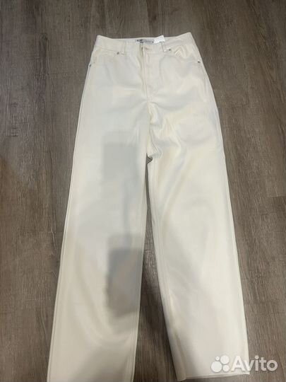 Брюки из экокожи белые 38