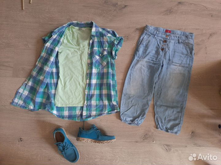 Пакетом на девушку