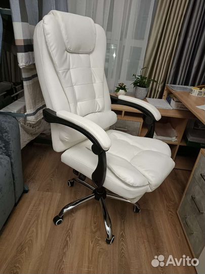 Офисное кожаное кресло руководителя с массажем