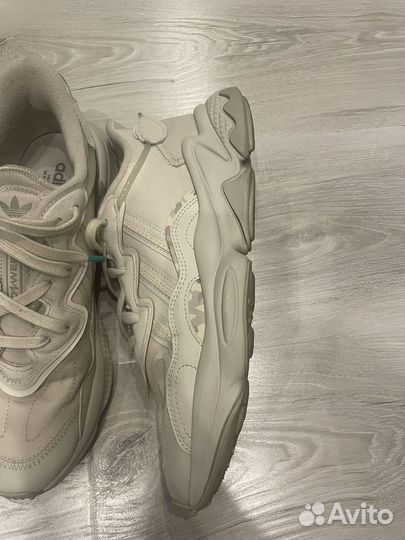 Кроссовки adidas ozweego