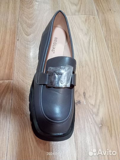 Лоферы женские