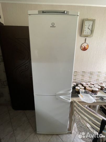 Холодильник indesit