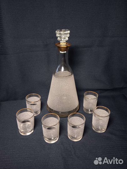 Графин штоф и рюмки. Обсыпное стекло